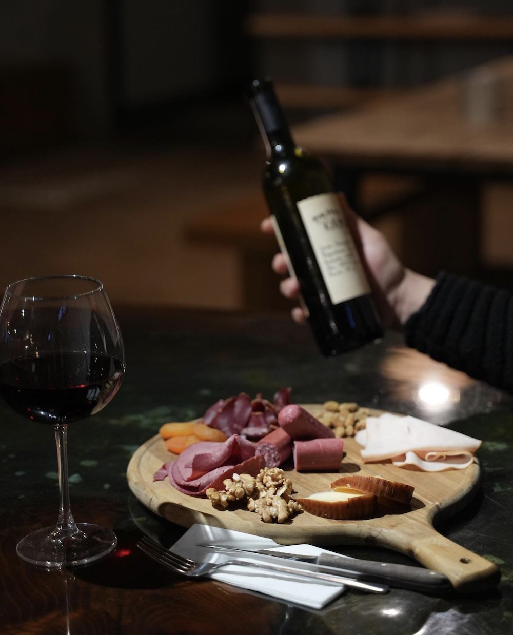 Güzelbahçe'de Çizgi Üstü Bir Lezzet Durağı Academico | İzmir Mekan Rehberi