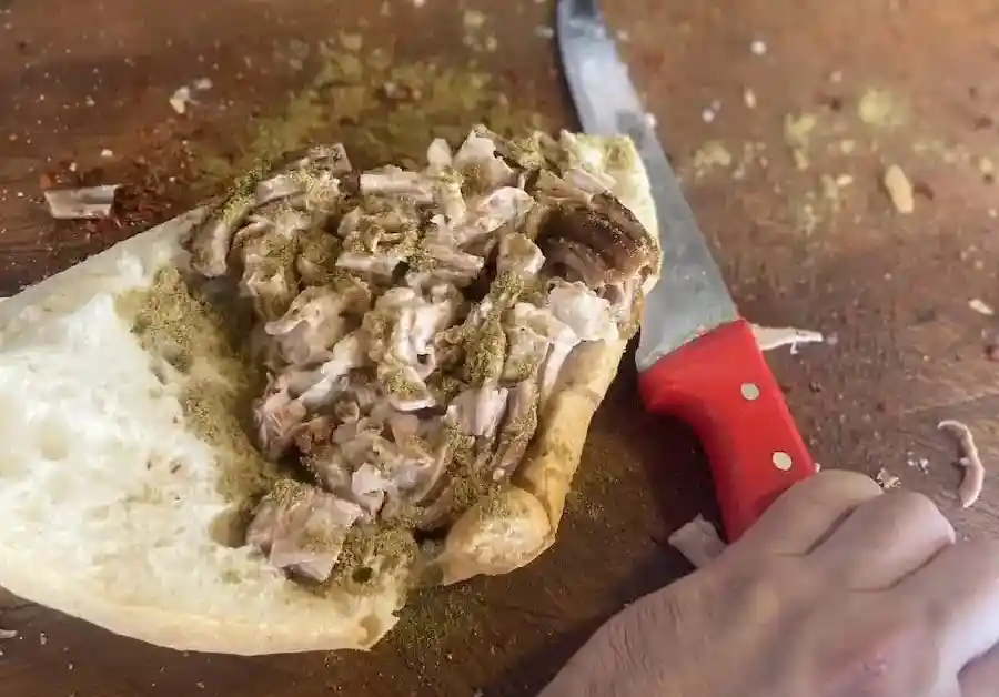 Kokoreççi Asım Usta: İzmir’in Dünyaca Ünlü Kokoreççisi | İzmir Mekan Rehberi