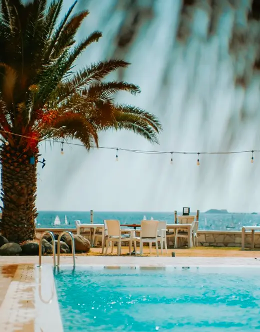 Seferihisar’da Denize Sıfır, Muhteşem Gün Batımıyla Lavantalı Konak’ta Unutulmaz Bir Deneyim | İzmir Mekan Rehberi