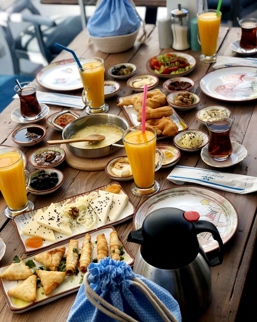 Kahvaltı Dediğin Önce Göz Doyuracak! | İzmir Mekan Rehberi