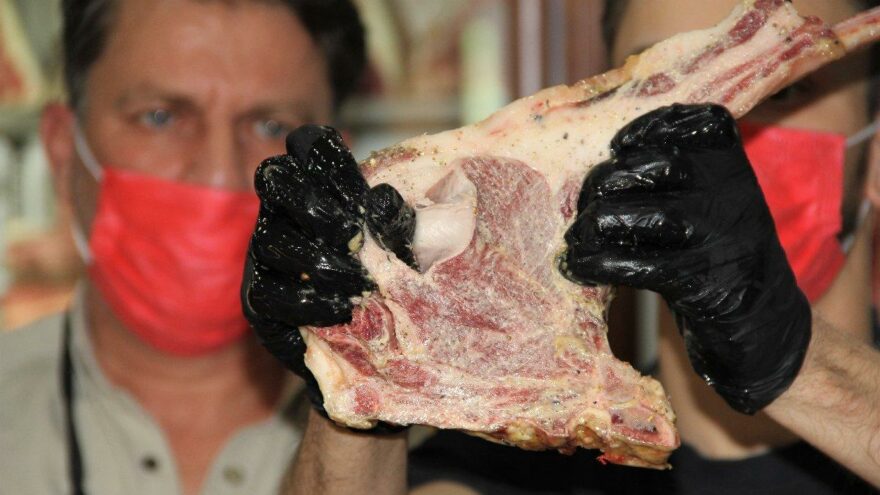 Bu Etin Kilosu 10 Bin TL | İzmir Mekan Rehberi