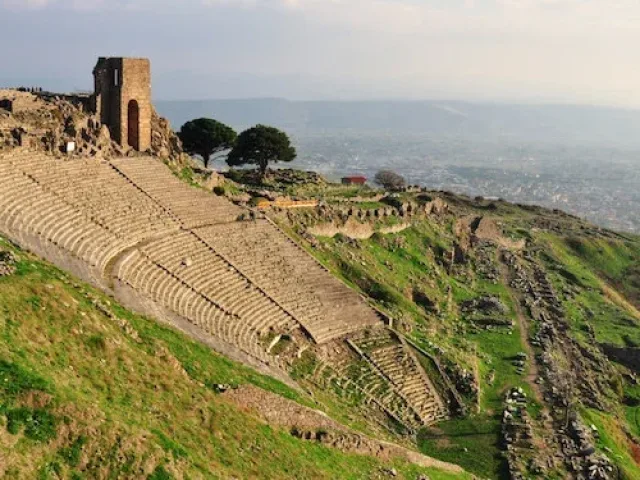 Bergama’da Antik Tiyatroyu Ziyaret Edin: