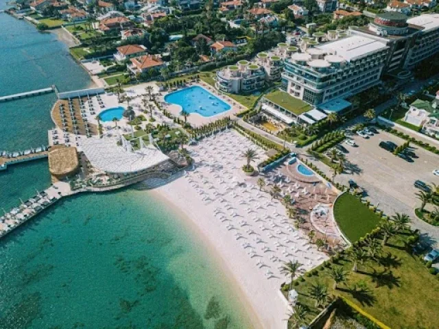 Çeşme’de Güneş ve Deniz Keyfi:
