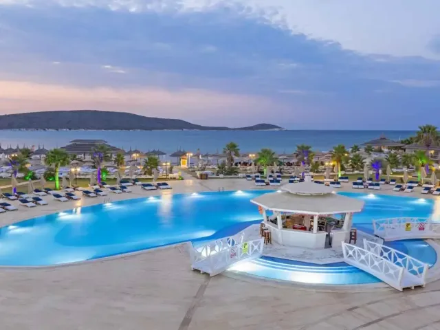 5. Cocos The Club Solto - Boutique Class