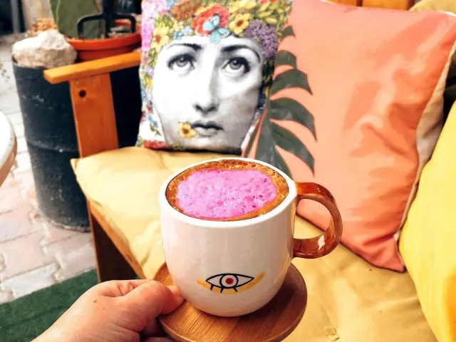8. Eye Opia – Karataş
