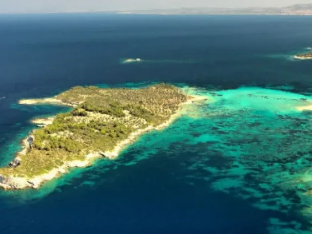 İzmir’de Berrak Su Arayanlara Harika Bir Öneri: Garip Adası!