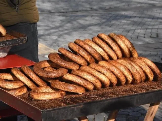 Gevrek İzmir'dir. Simit İstanbul'dur.