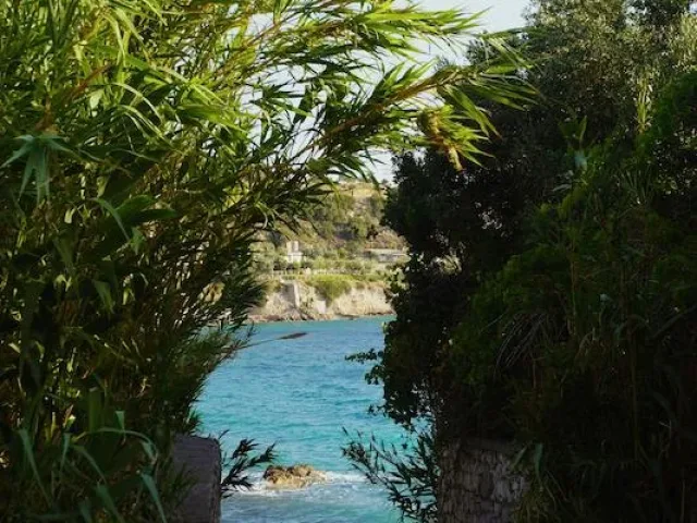Karaburun’da Gezilecek Diğer Yerler