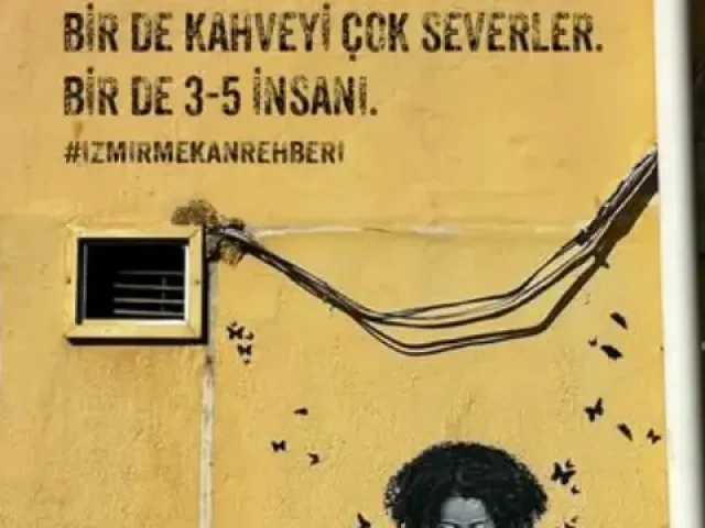1. İzmirliler bir kedileri, birde kahveyi çok severler. Birde 3-5 insanı.