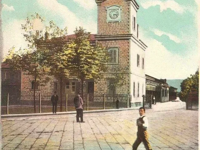 İzmir'in Zamanını Gösteren Toplam 4 Saat Kulesi Var