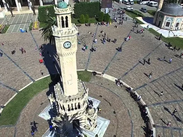 İzmir, Konak Saat Kulesi ile Ünlü Olsa da Şehirdeki En Eski Saat Kulesinin Başka Bir Kule Olduğunu Biliyor muydunuz?