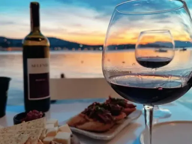 1. Kavala Cafe & Winehouse - Eski Foça