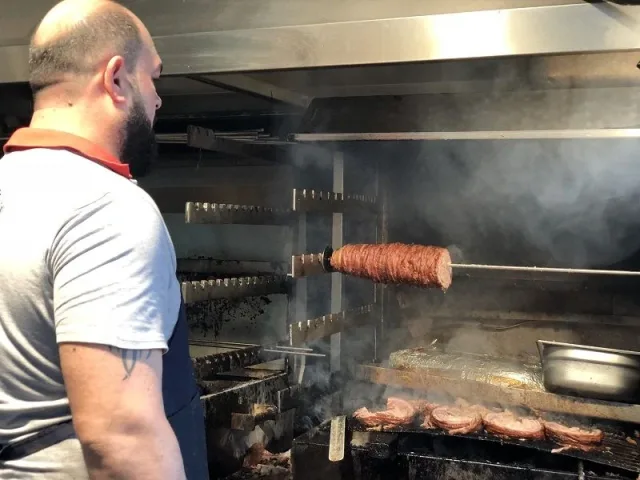Kokoreççi Asım'da Kokoreç Ye