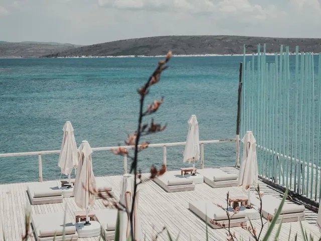MADEO BEACH
