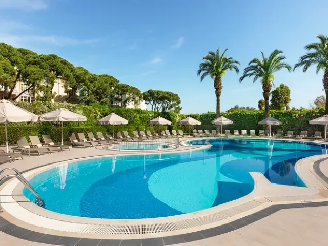 Wyndham Grand Otel Yüzme Havuzu