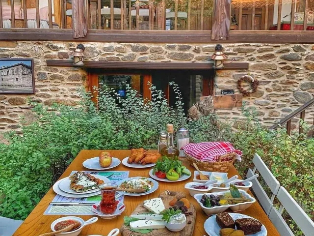3. Birgi Otel Saliha Hanım Taş Konak – Ödemiş / Birgi