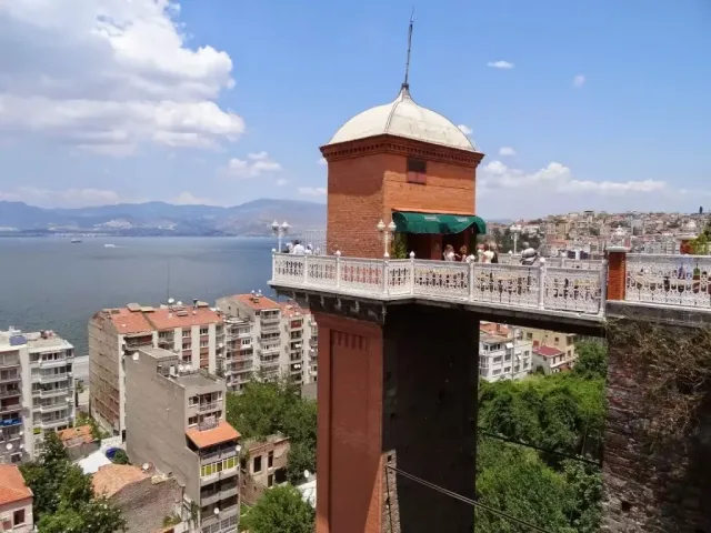 10. Tarihi Asansör ve Dario Moreno Sokağı