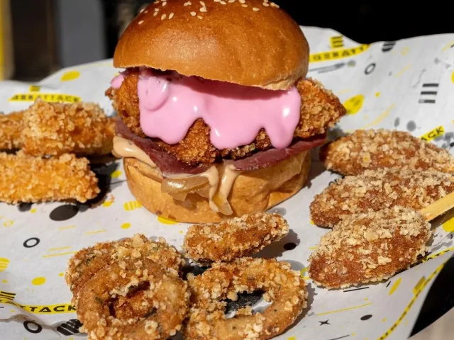 Çıtır kaplamalı tavuk sevenler için BARROOM CHICKEN ve PINK BURGER..
