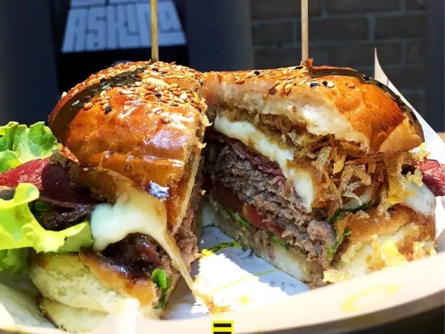 Lezzete Doymak İsteyenler İçin Burger Attackt!