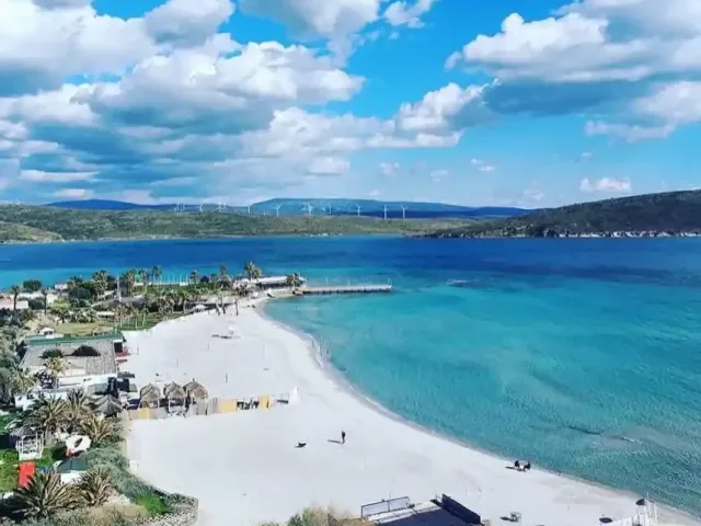Alaçatı'daki Saklı Cennet Çark Plajı