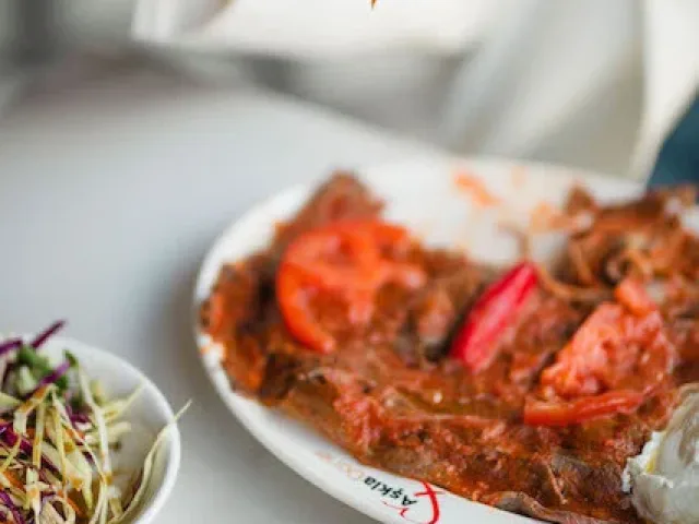Aşkla Döner: İzmir Sarnıç'ta Dönerin Gurme Deneyimi