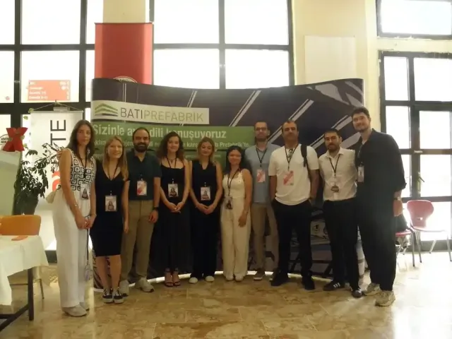 TEDx İYTE, Batı Prefabrik Ana Sponsorluğunda Uzaktaki Yakınlar'ı Sahneye Taşıdı
