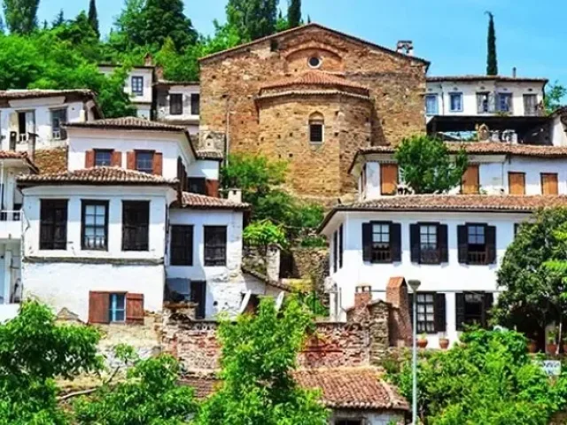 Tarihin İzlerini Taşıyan Birgi Köyü