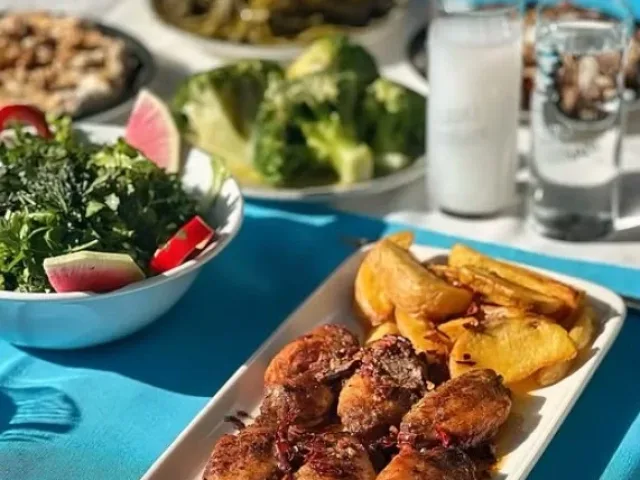 İzmir’in Meyhane Kültürüne Yeni Bir Soluk: Buzuki Meyhane