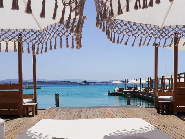 Çeşme’de Öne Çıkan Beachler Ve Giriş Ücretleri