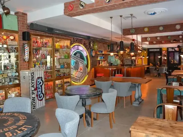 Hungry Dog Pub Konsept Dekoru İle Göz Doldurdu