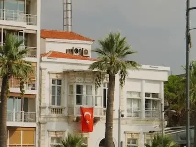 İzmir’de Solo Tatil Keyfi: Tek Başınıza Deneyimlemeniz Gereken Yerler