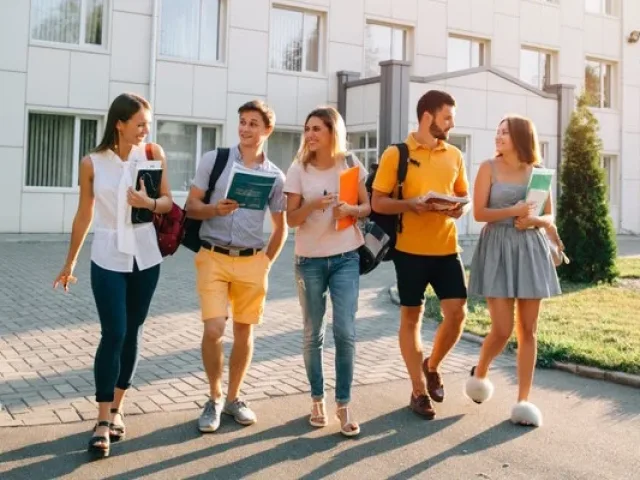 İzmir'de Üniversite Öğrencileri için Keyifli Aktiviteler ve Etkinlikler