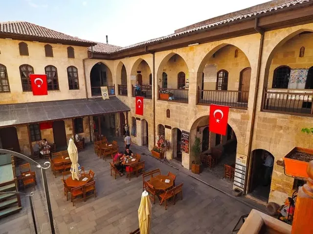 İzmir’de Tarihi Hanlar: Tarihin İzinde Bir Yolculuk