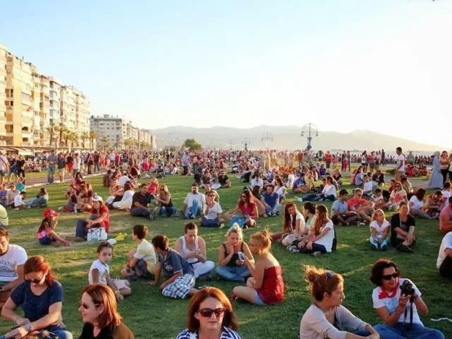 İzmirlilerin Kendine Has Özellikleri