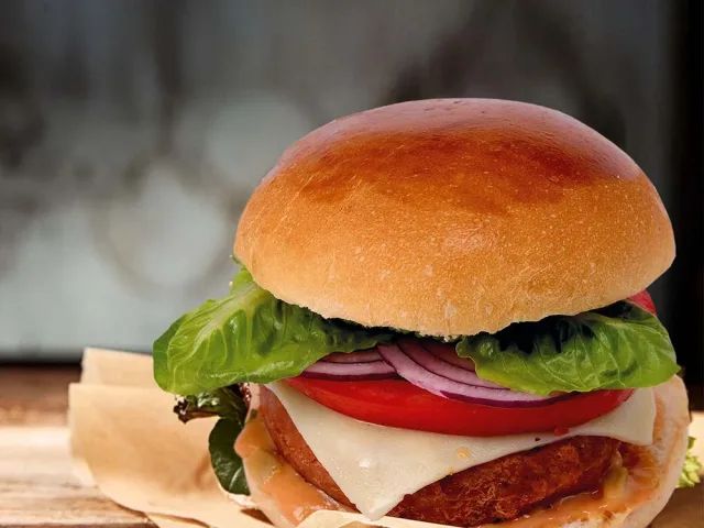 İzmir’in ilk Vegan Burger’i MM&G’s Burger’den!