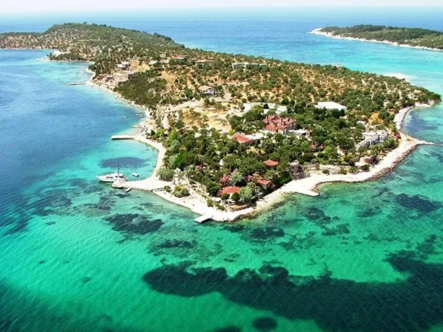 Maldivlere Gitmeye Gerek Yok. İzmir’de Kalem Adası Var.