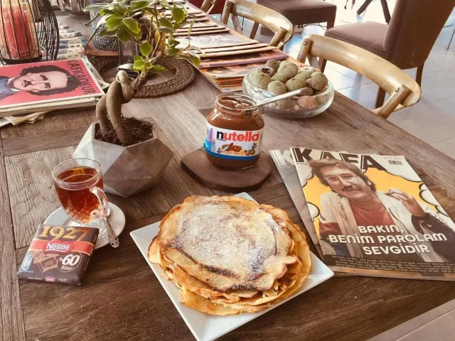 Menemen'de Bilgi Dolu Kültür Mantarı Kitap Kafe