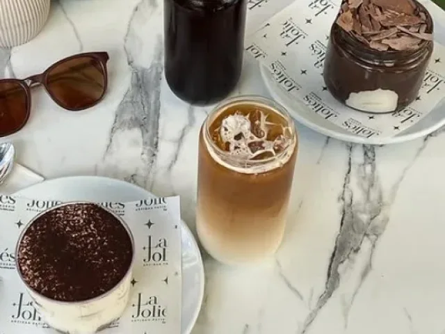 İzmir’de Tatlı Tutkunlarının Yeni Gözdesi: La Joliés Patisserie