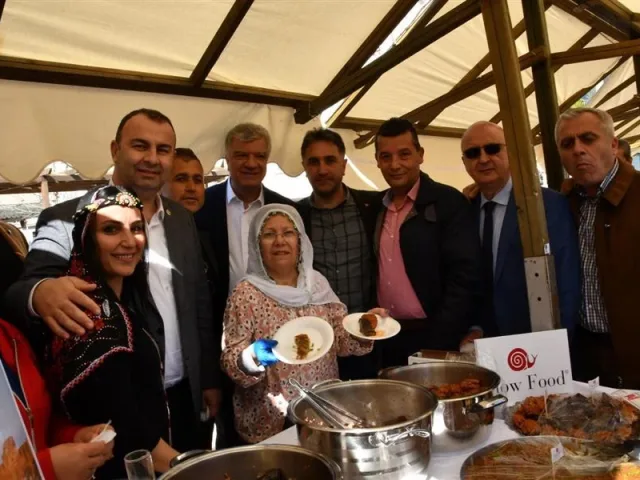 NARLIDERE'DE SLOW FOOD HAREKETİ BAŞLADI.