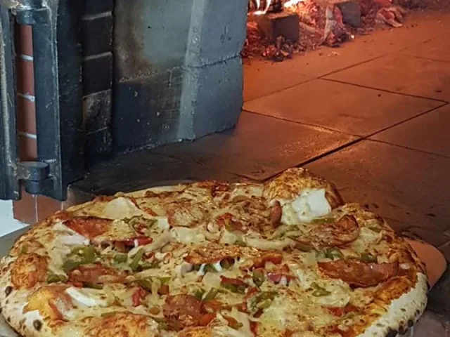 Herkesi Mutlu Edebilirsin;Çünkü Sen Pizza Romanza'sın!