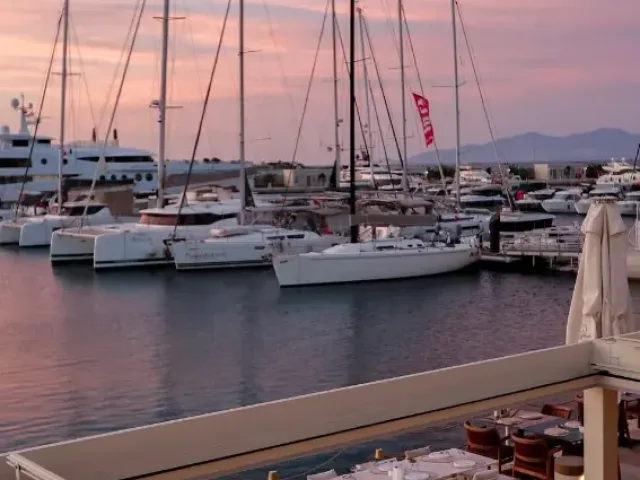 Porthole: Yeni Foça Marina’da Lezzet ve Keyfin Buluşma Noktası