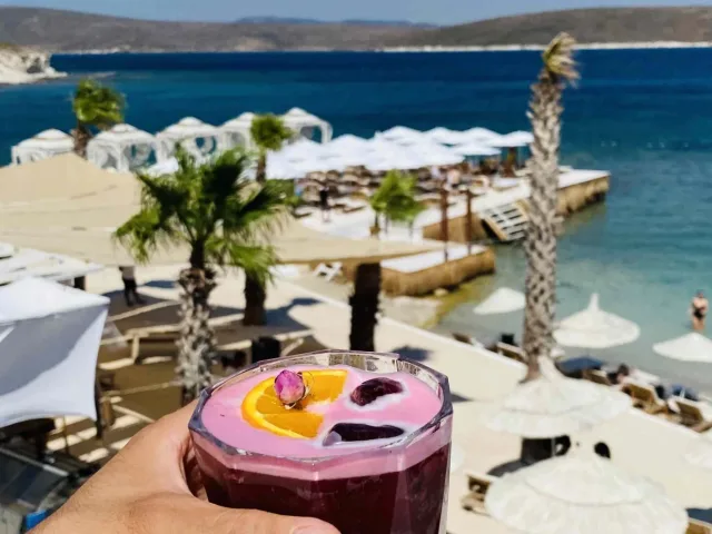 Alaçatı'da Yepyeni Bir Beach Club, Random Alaçatı