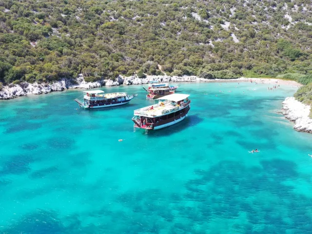 İzmir’de Doğayla İç İçe Sakin Bir Tatil Arayanlara Özel Rehber: Seferihisar Koyları