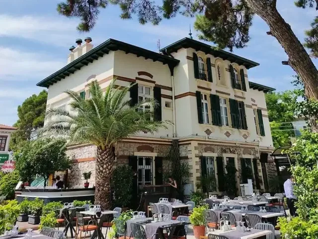 İzmir’in Tarihi Atmosferini Hissedebileceğiniz Mekanlar