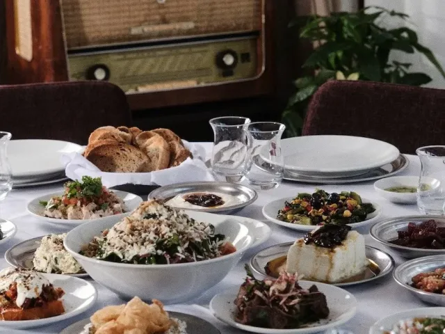 Yasef'in Meyhanesi Kordon'da Açıldı.