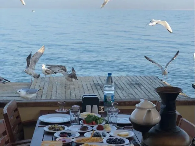 Güzelbahçe'de Alkolsüz Restoran Yunus Emre Sofrası