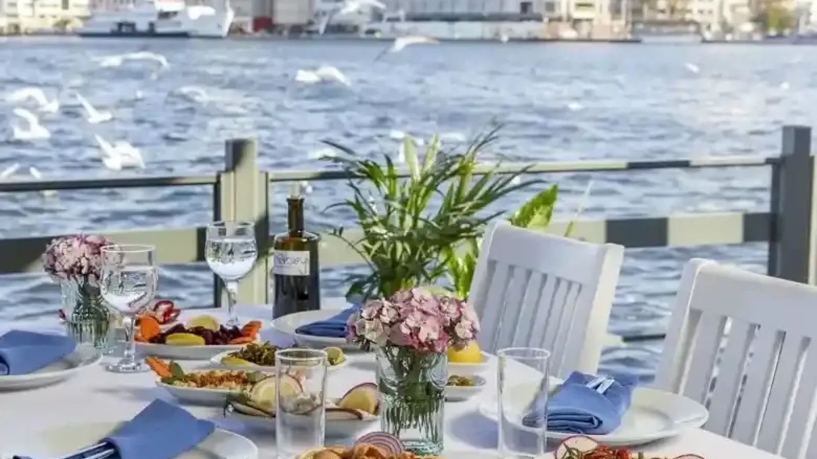 Konak Pier'de Denize Sıfır Rakı Balık Keyfi için Adabeyi Restaurant