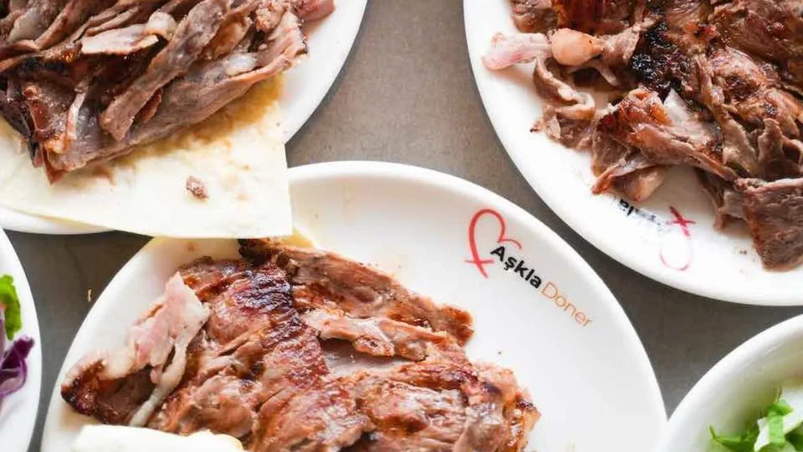 İzmir'in Et Dönercisi Aşkla Döner Sarnıç'ta Açıldı.