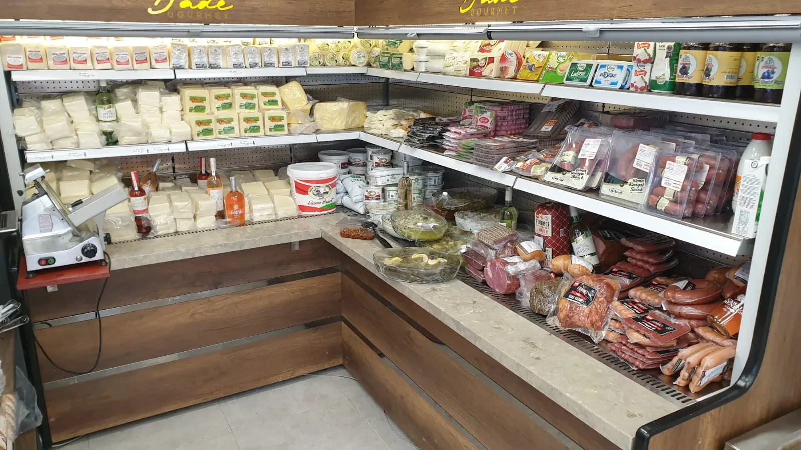 Narlıdere'de Güvenilir Bir Şarkuteri Bade Gourtmet..