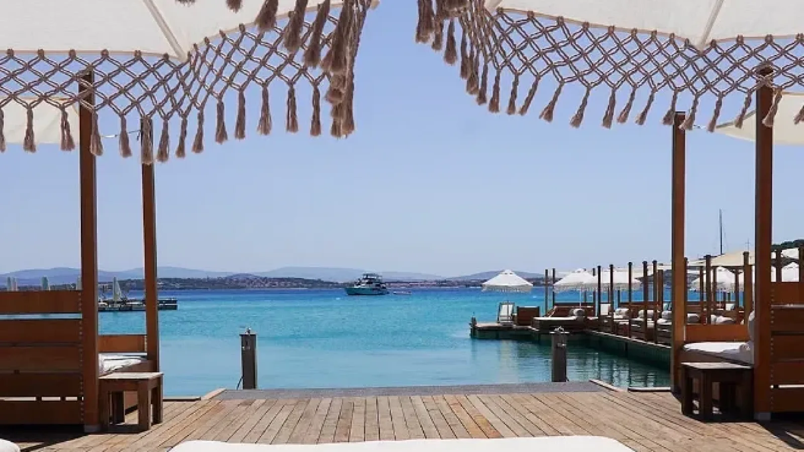 Çeşme’de Öne Çıkan Beachler Ve Giriş Ücretleri